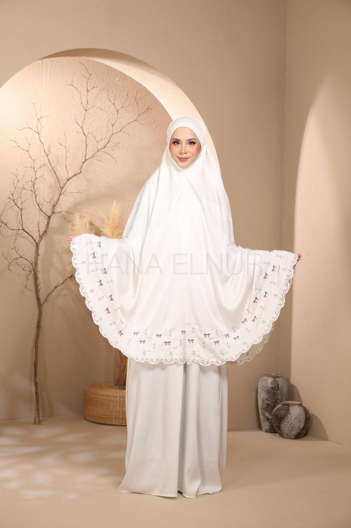 Hilya Series in White