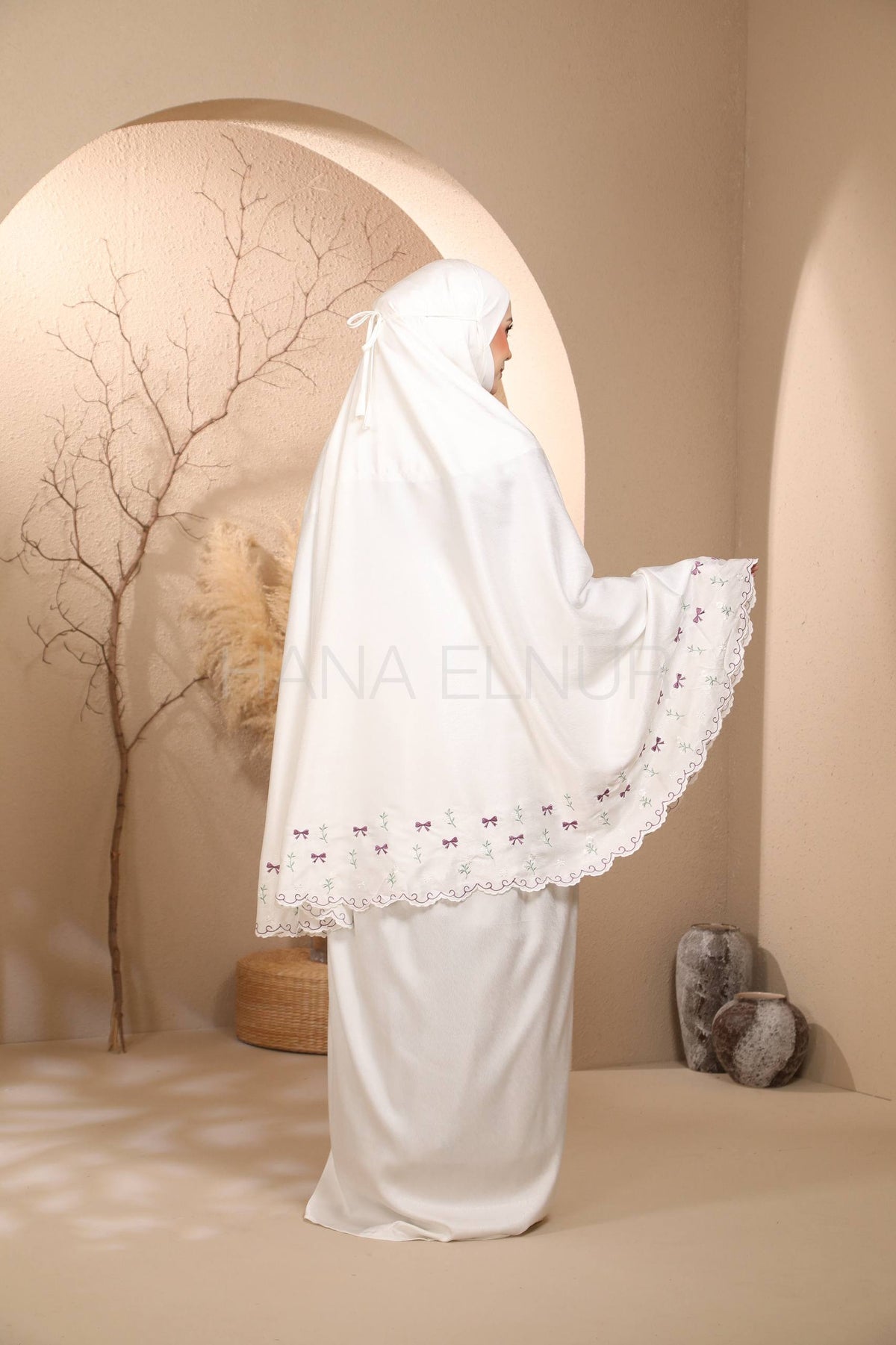 Hilya Series in White