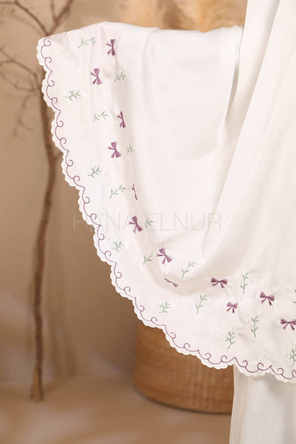 Hilya Series in White
