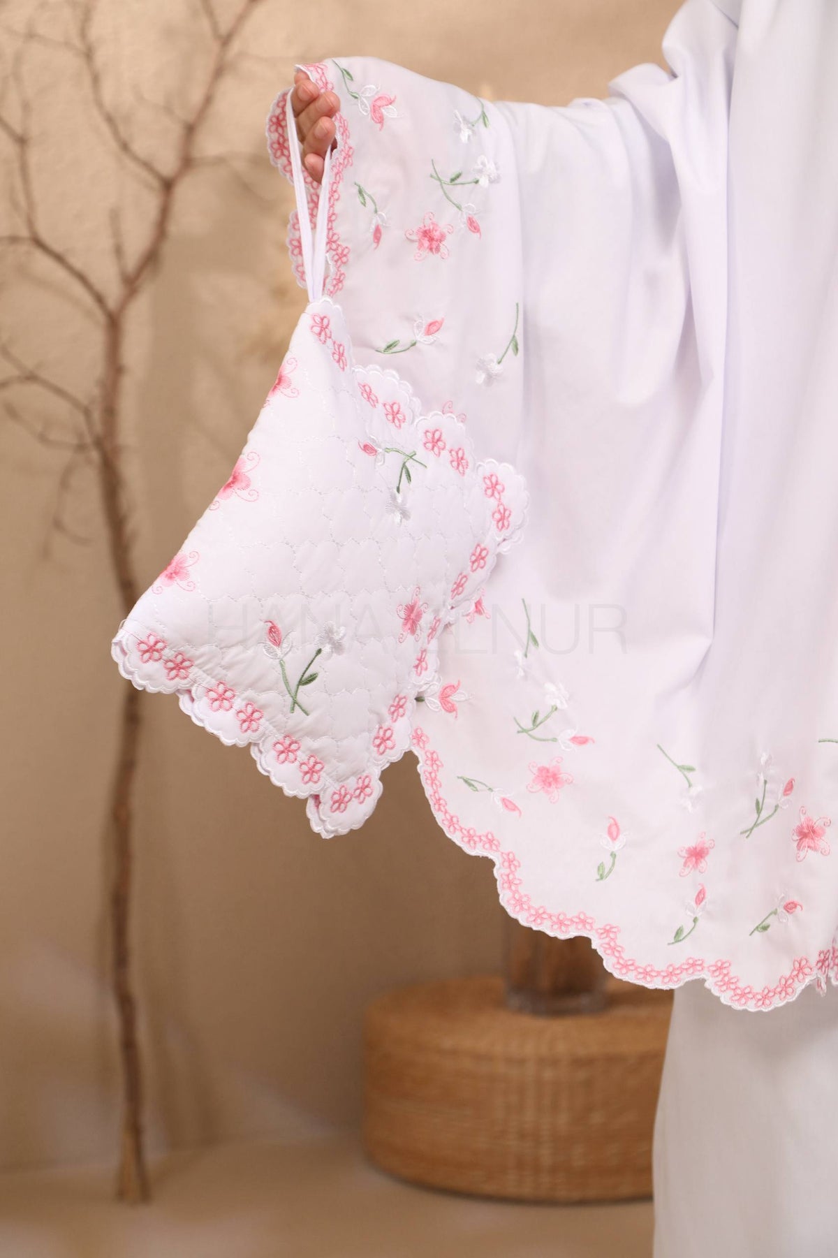 Duha Series in White Pink