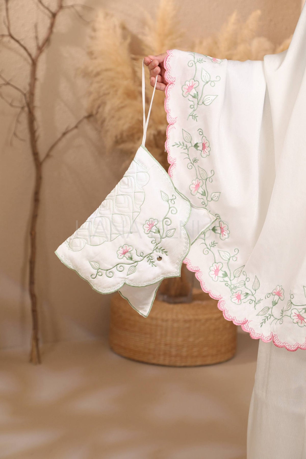Ardani Series in White Pink